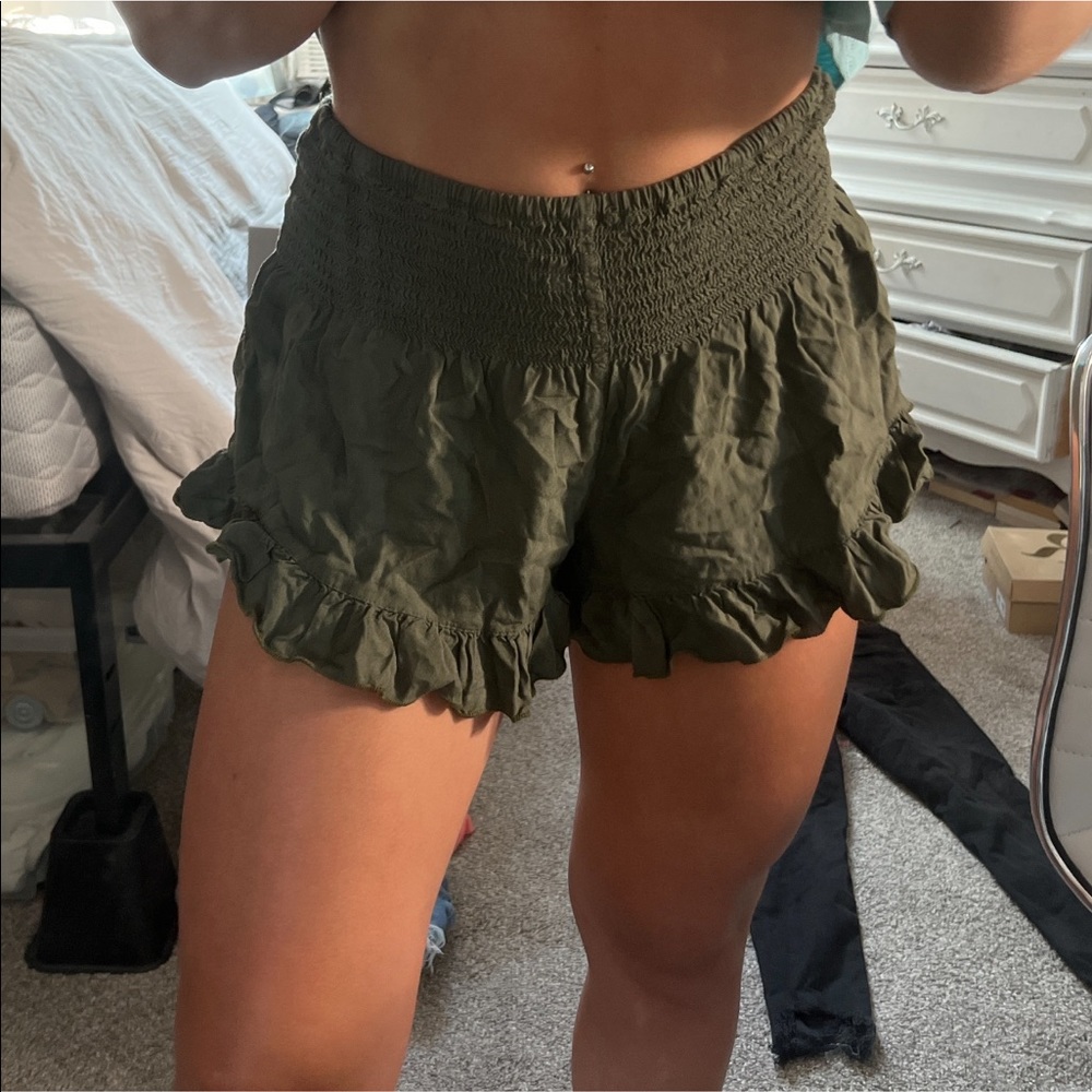 Hollister flowy shorts